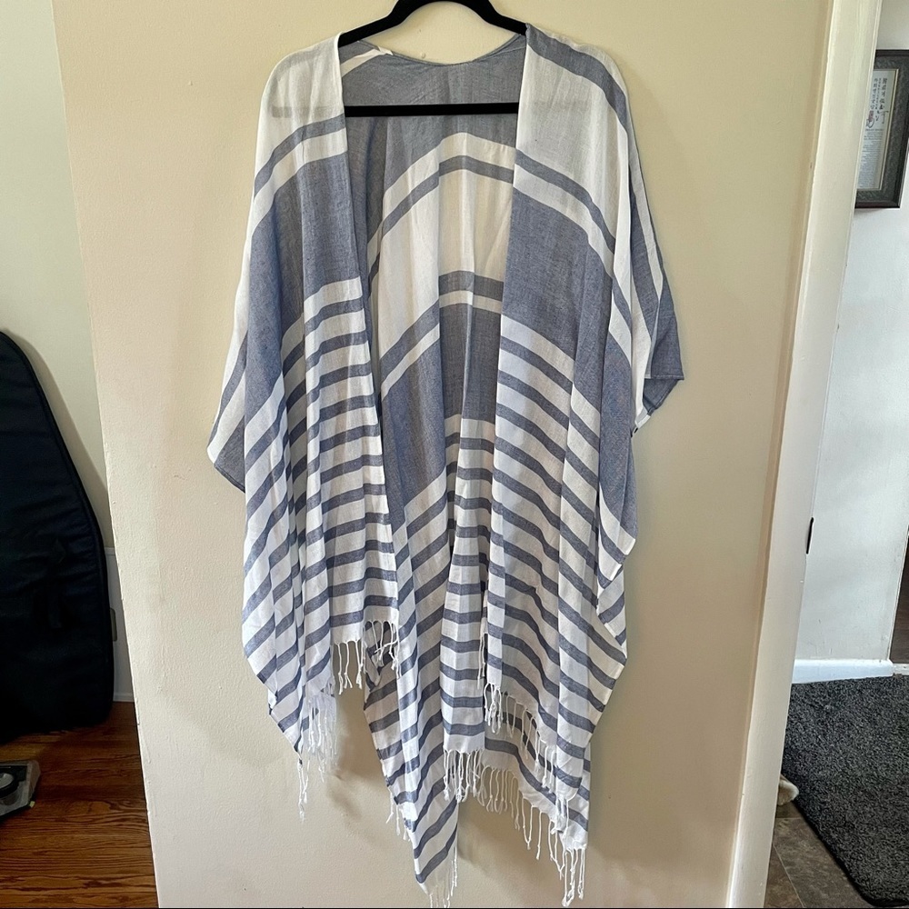 Isaac Mizrahi Gray and White Stripe Kimono - Picture 8 of 14